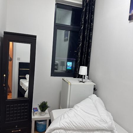 Four Stars Hostel Dubai Eksteriør bilde