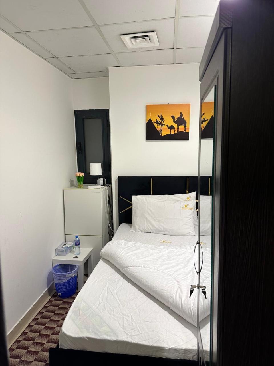 Four Stars Hostel Dubai Eksteriør bilde