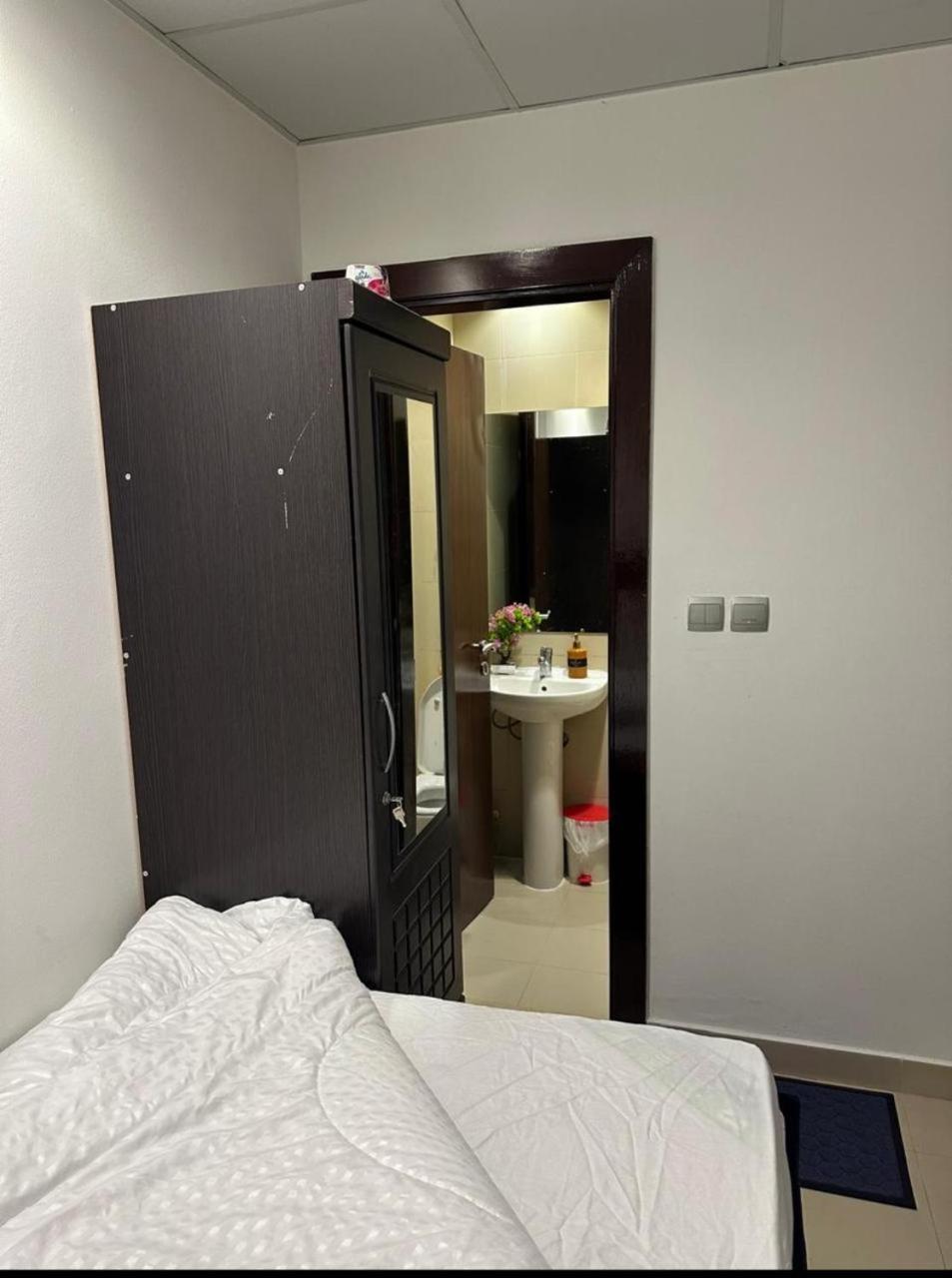 Four Stars Hostel Dubai Eksteriør bilde