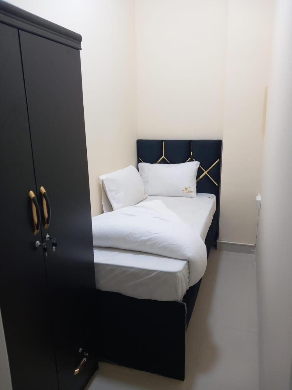 Four Stars Hostel Dubai Eksteriør bilde
