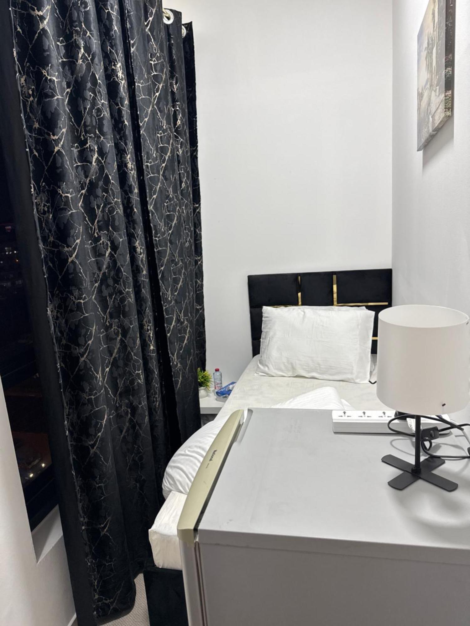 Four Stars Hostel Dubai Eksteriør bilde