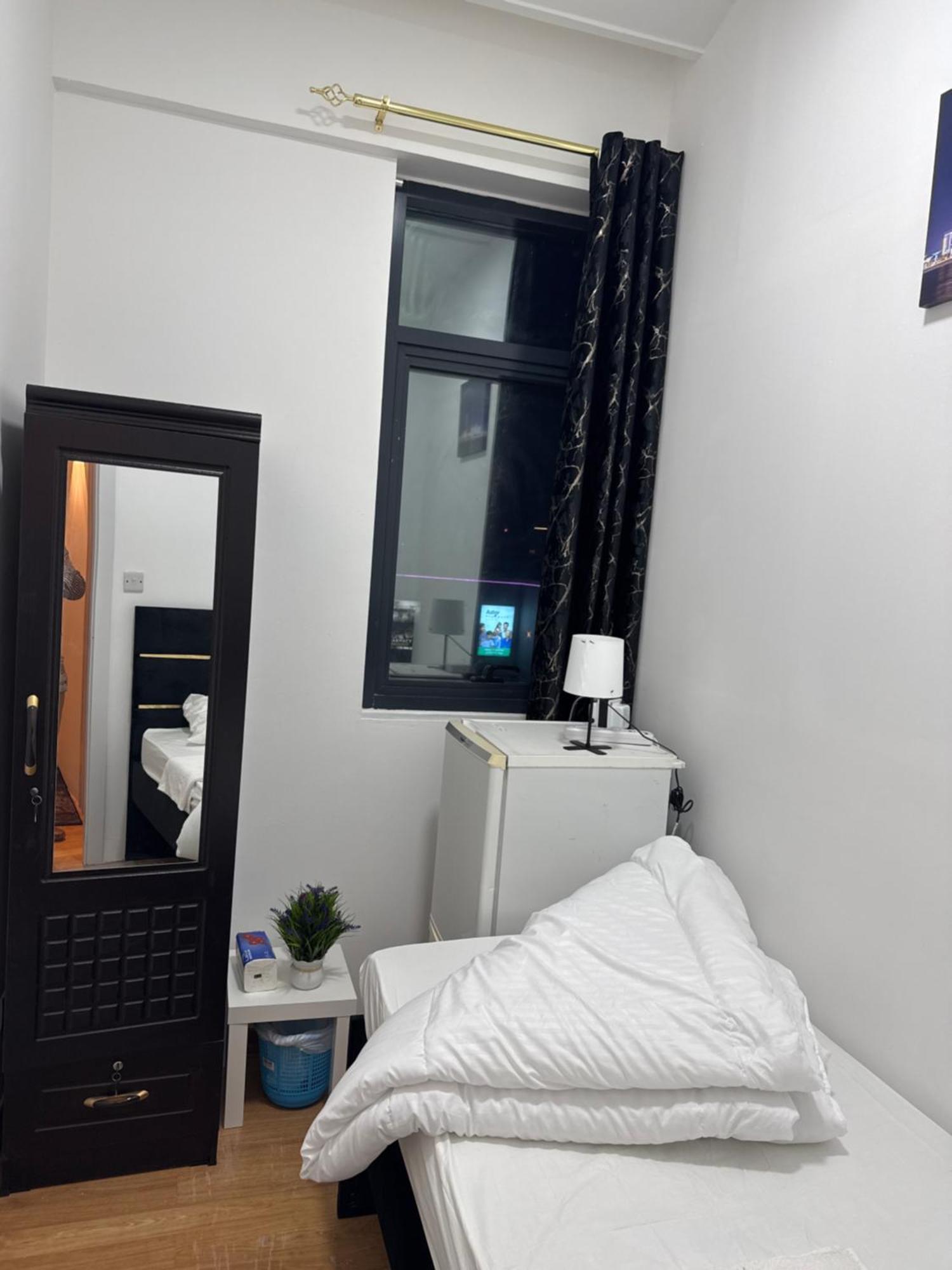 Four Stars Hostel Dubai Eksteriør bilde